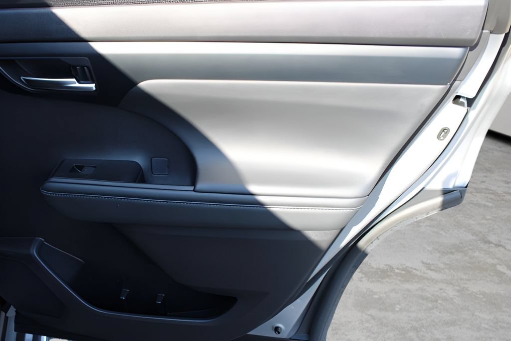 Certified 2025 Toyota Highlander XLE AWD/4WD image 25