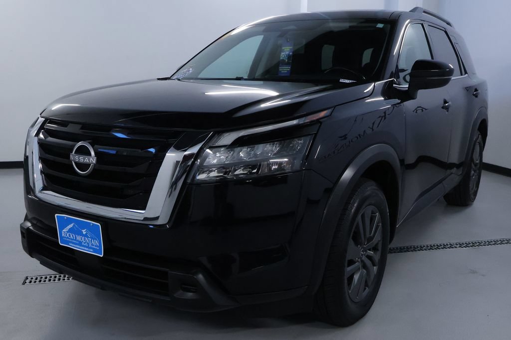 Used 2024 Nissan Pathfinder SV AWD/4WD image 3
