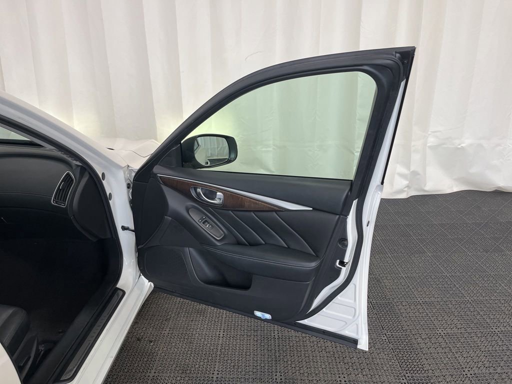 Used 2018 INFINITI Q50 Luxe w/ Cargo Package (L95) AWD/4WD image 19