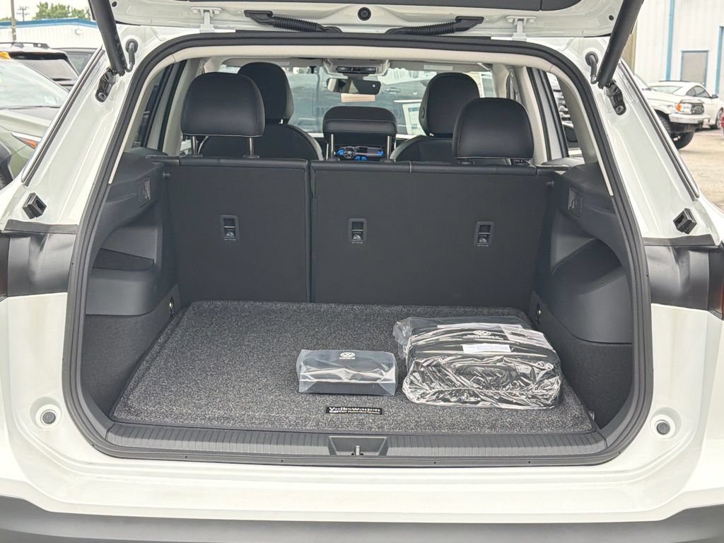 New 2026 Volkswagen Tiguan SE AWD/4WD image 24