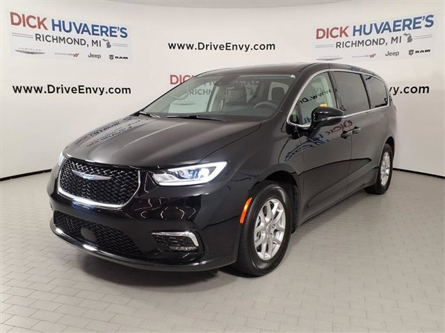 Used 2024 Chrysler Pacifica Touring-L