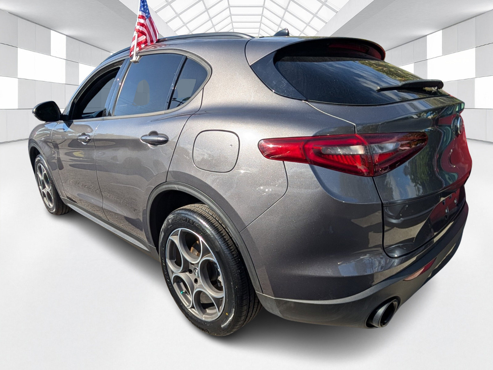 Used 2023 Alfa Romeo Stelvio Sprint image 4