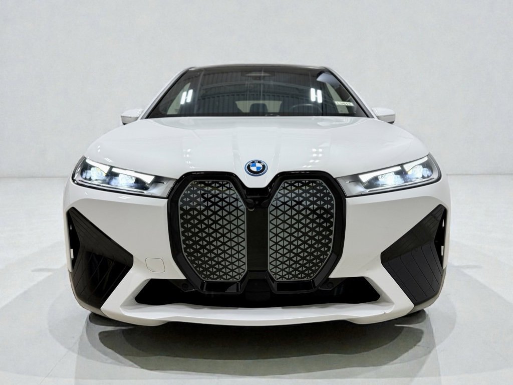 Used 2022 BMW iX xDrive50 w/ Premium Package image 4