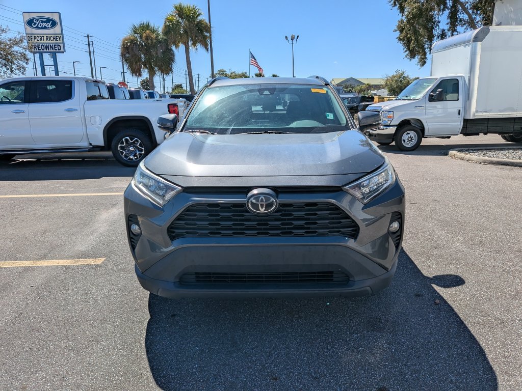 Used 2021 Toyota RAV4 XLE w/ Convenience Package FWD image 3