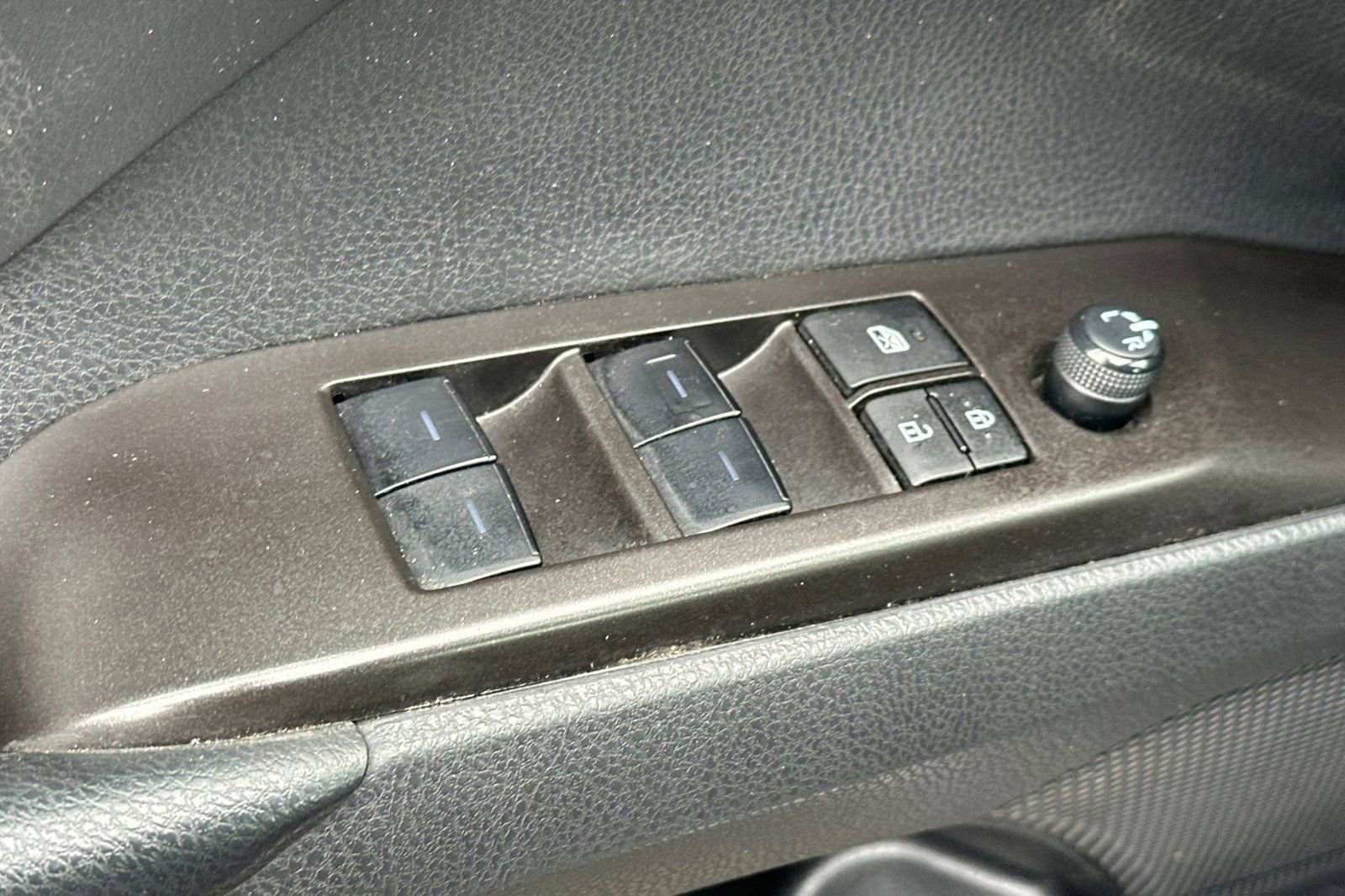 Used 2024 Toyota Camry SE image 12