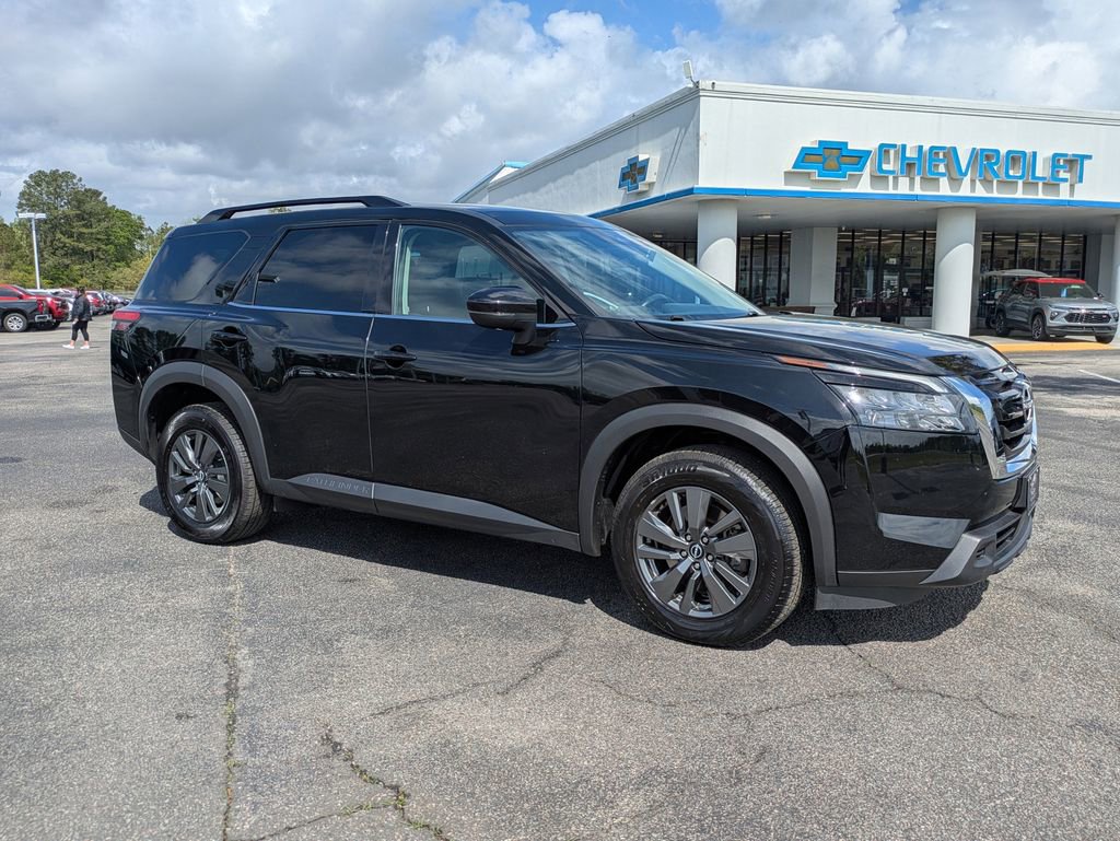 Used 2024 Nissan Pathfinder SV video 2