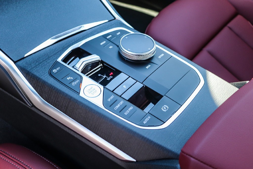 New 2026 BMW 330i Sedan w/ Convenience Package RWD image 19