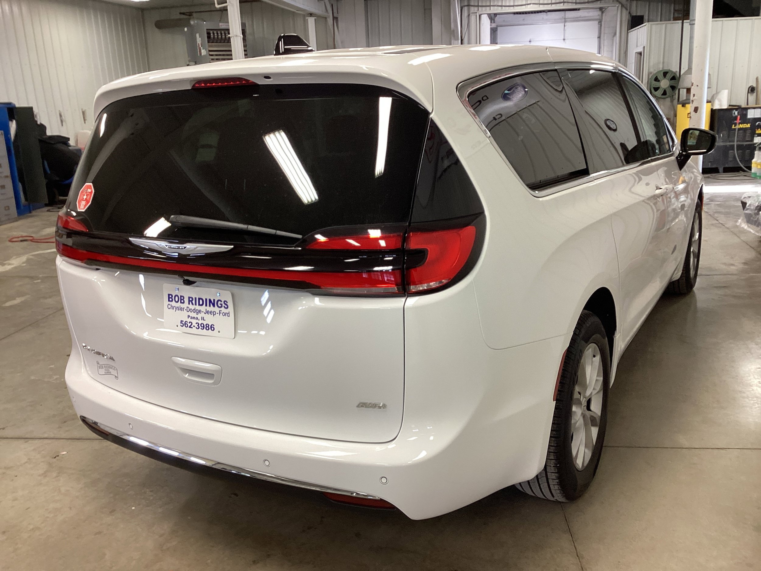 New 2026 Chrysler Pacifica Select AWD/4WD image 7