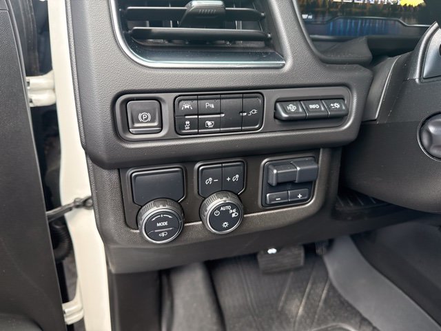 Used 2022 Chevrolet Suburban High Country RWD image 17