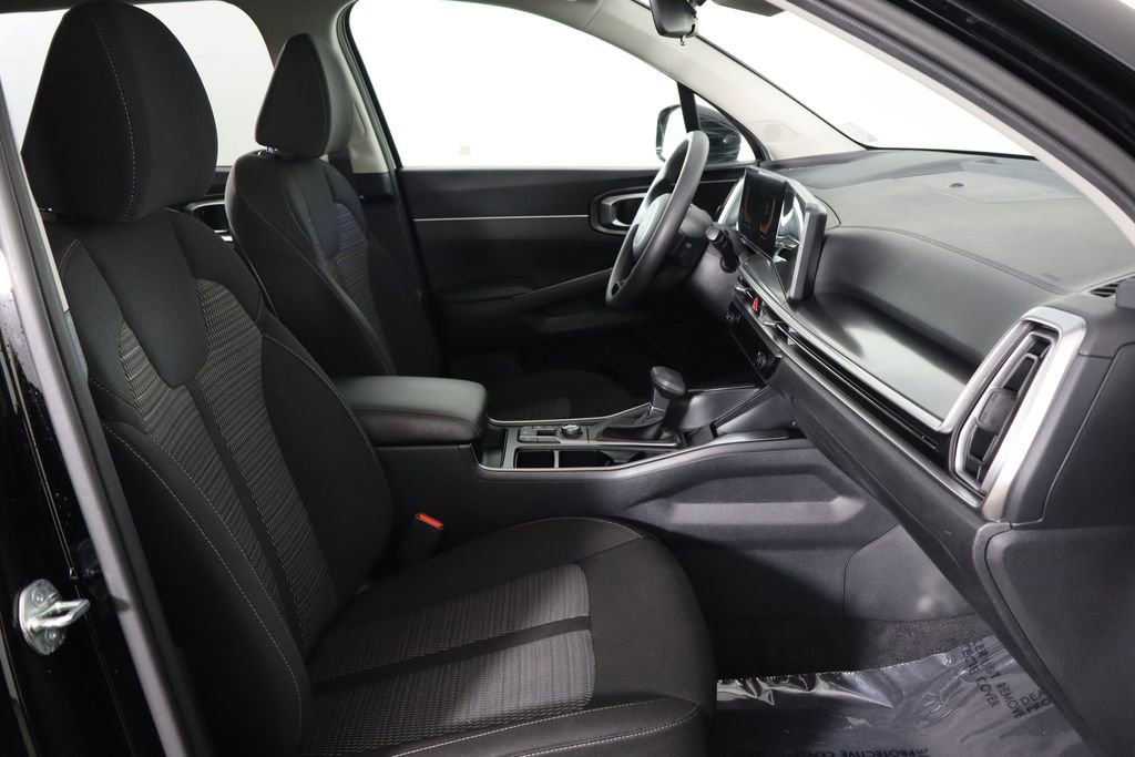 Used 2025 Kia Sorento LX image 19