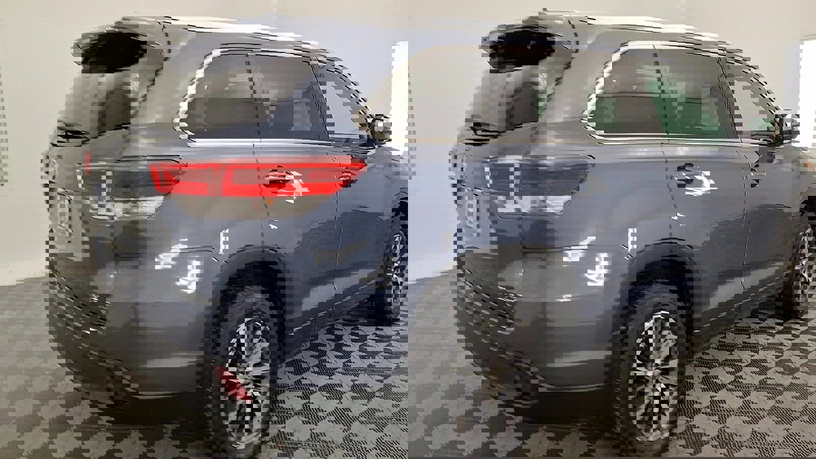 Used 2018 Toyota Highlander XLE image 4