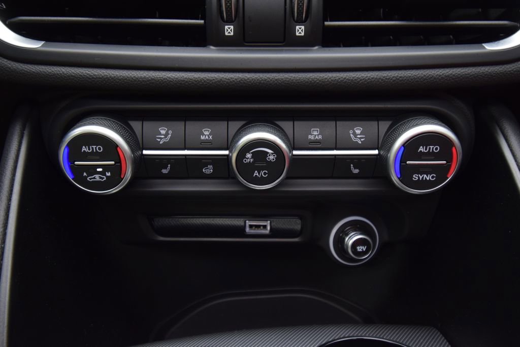 Used 2022 Alfa Romeo Giulia Veloce image 35