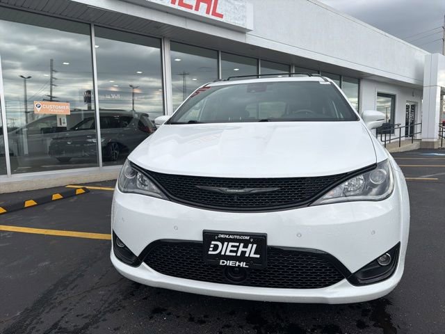 Used 2018 Chrysler Pacifica Limited image 8