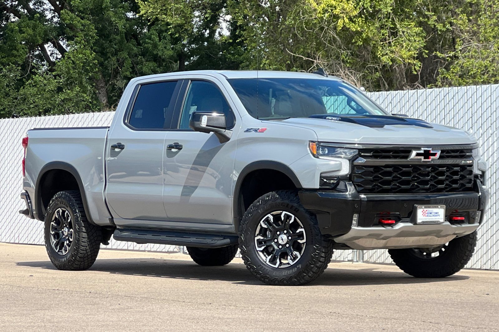 Used 2025 Chevrolet Silverado 1500 ZR2 w/ Technology Package AWD/4WD image 2
