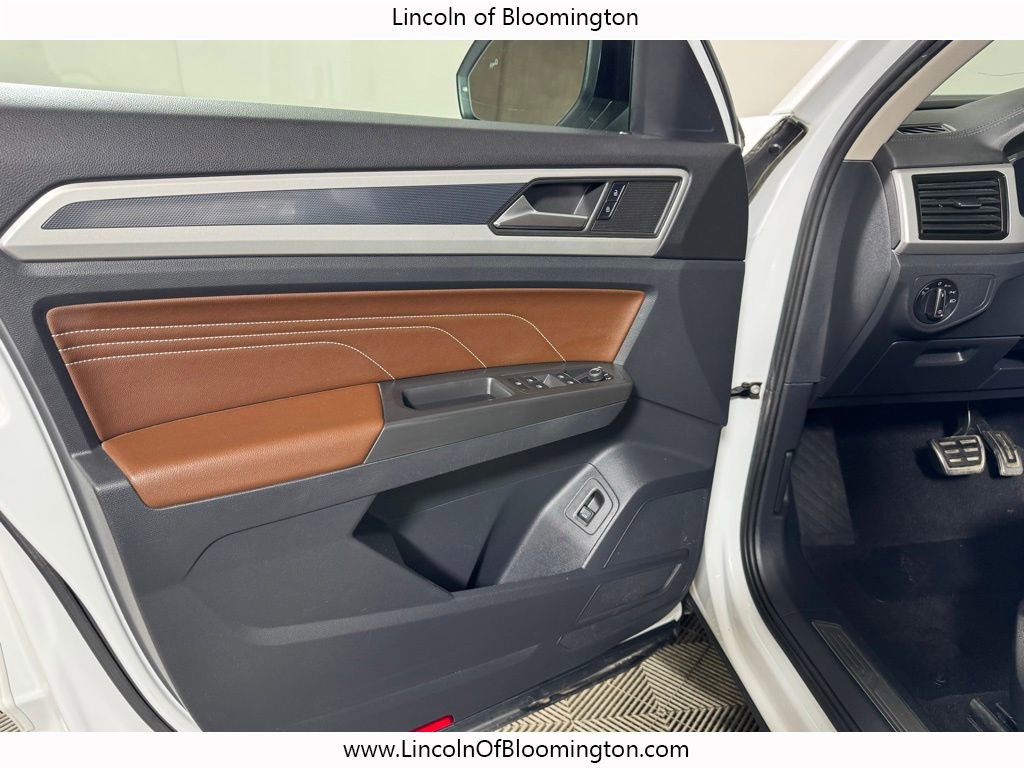 Used 2023 Volkswagen Atlas SEL R-Line image 15