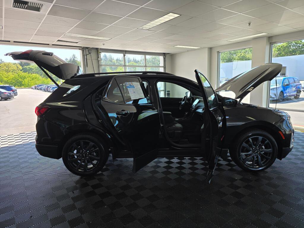 Used 2022 Chevrolet Equinox RS w/ RS Leather Package FWD image 17