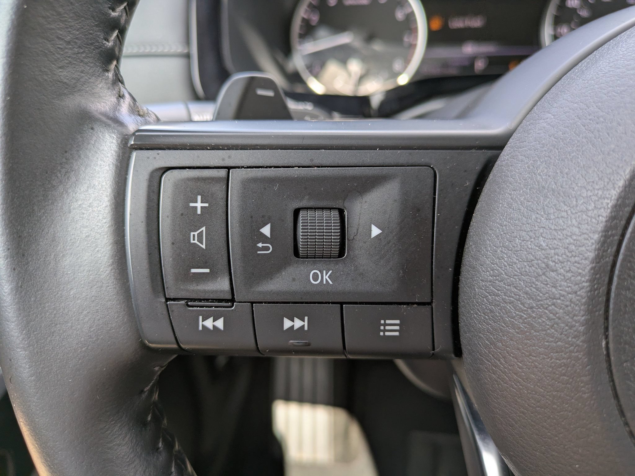 Certified 2024 Nissan Pathfinder SV FWD image 25