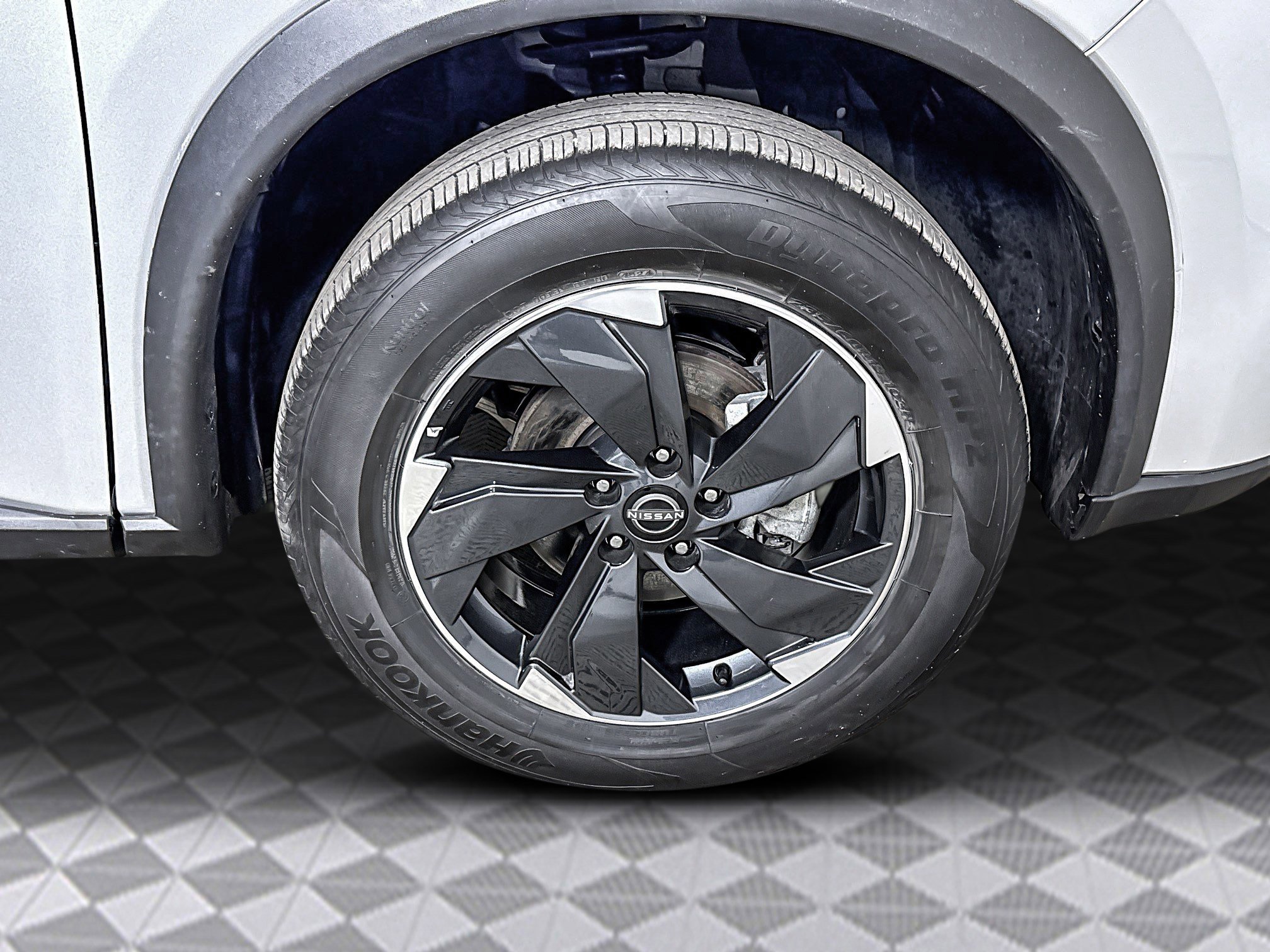 Used 2025 Nissan Rogue SV image 39