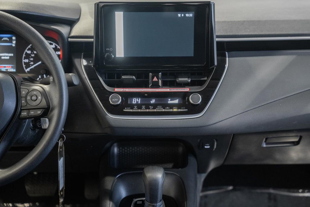 Used 2025 Toyota Corolla LE FWD image 18