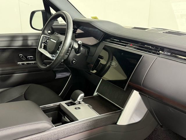 New 2025 Land Rover Range Rover SE image 31