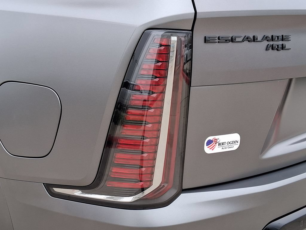 New 2026 Cadillac Escalade IQL Sport 1 w/ LPO, ONYX Package AWD/4WD image 9
