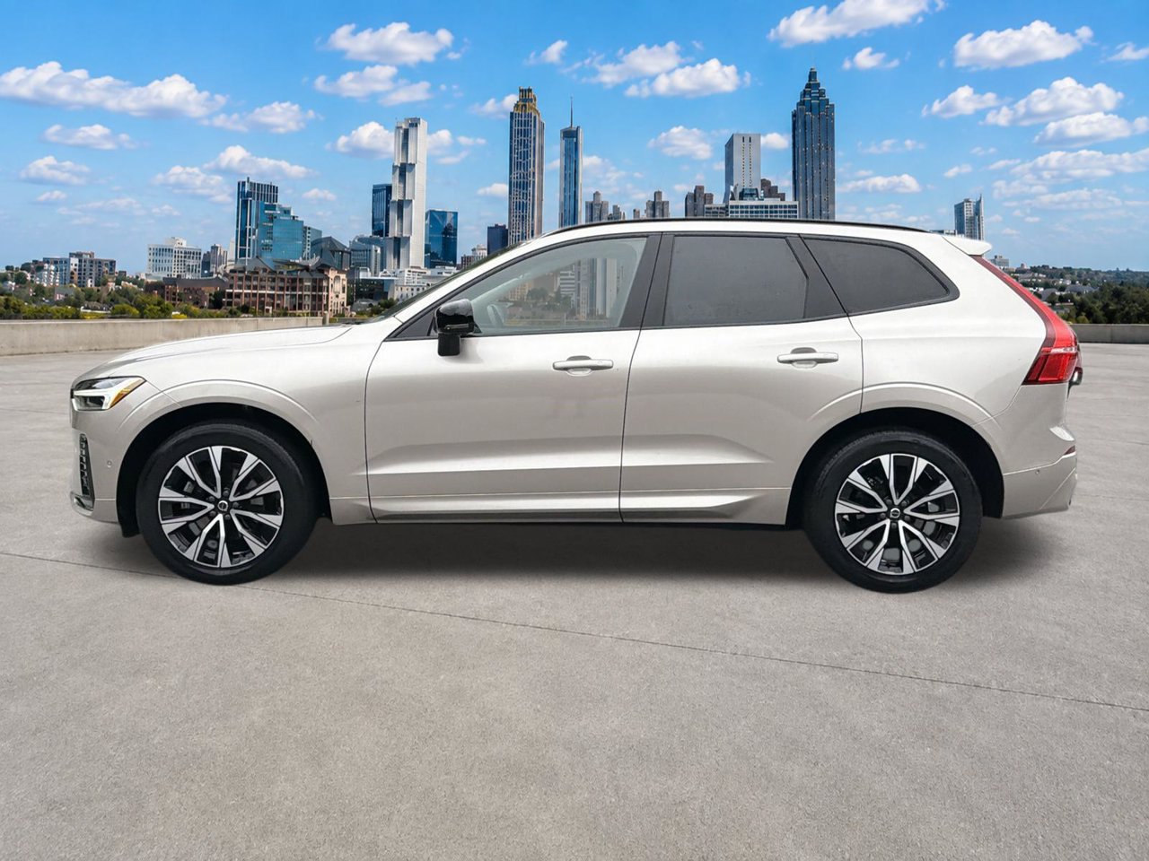 Used 2025 Volvo XC60 B5 Plus AWD/4WD image 22