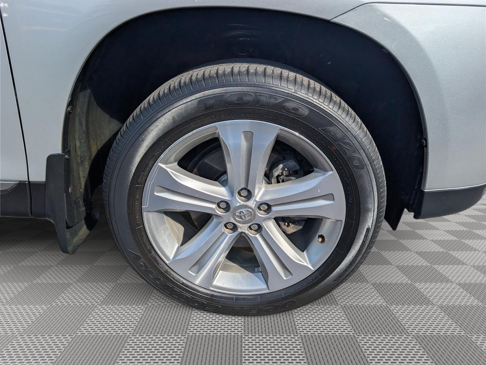 Used 2012 Toyota Highlander Limited w/ Tow Pkg AWD/4WD image 9