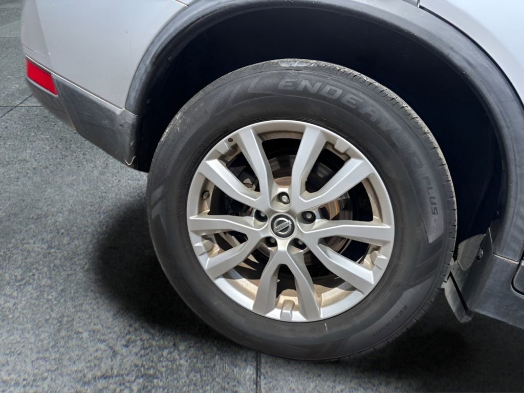 Used 2019 Nissan Rogue SV FWD image 14