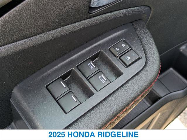 Certified 2025 Honda Ridgeline Black Edition image 13