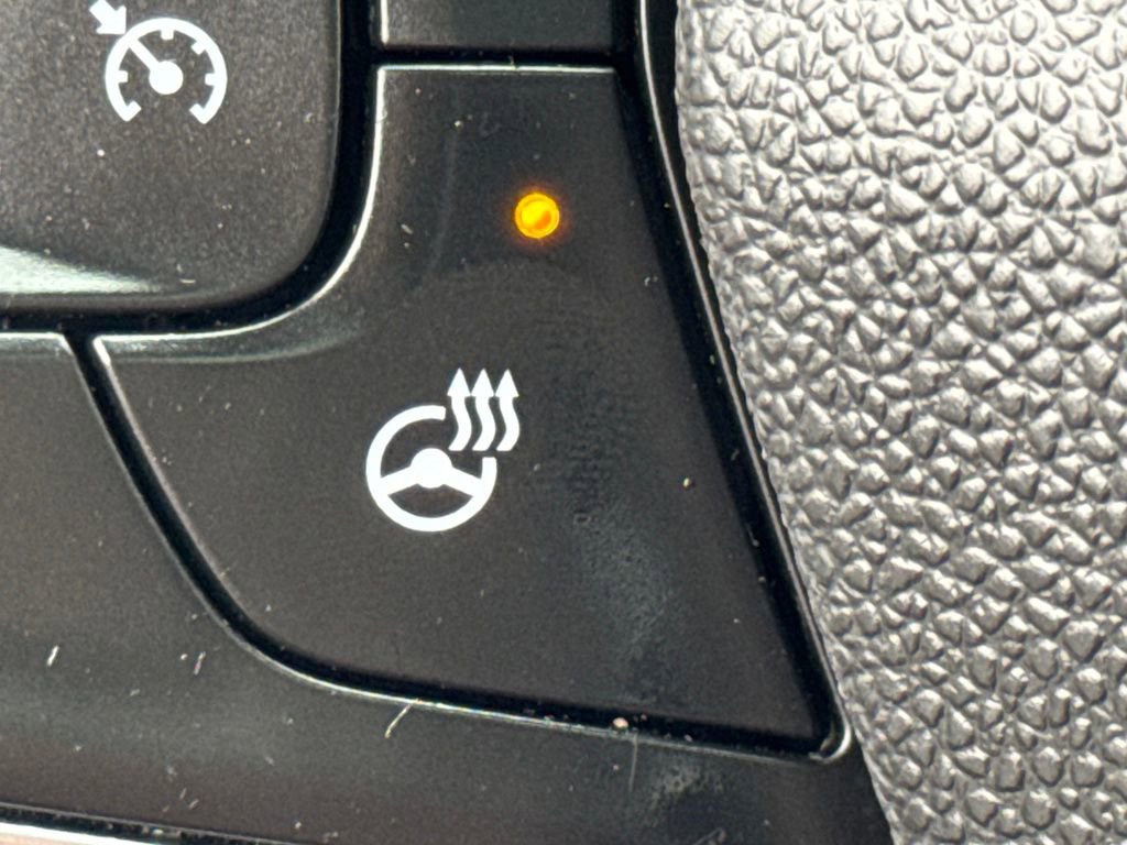 Used 2024 Chevrolet Trax LT w/ Sunroof Package image 35