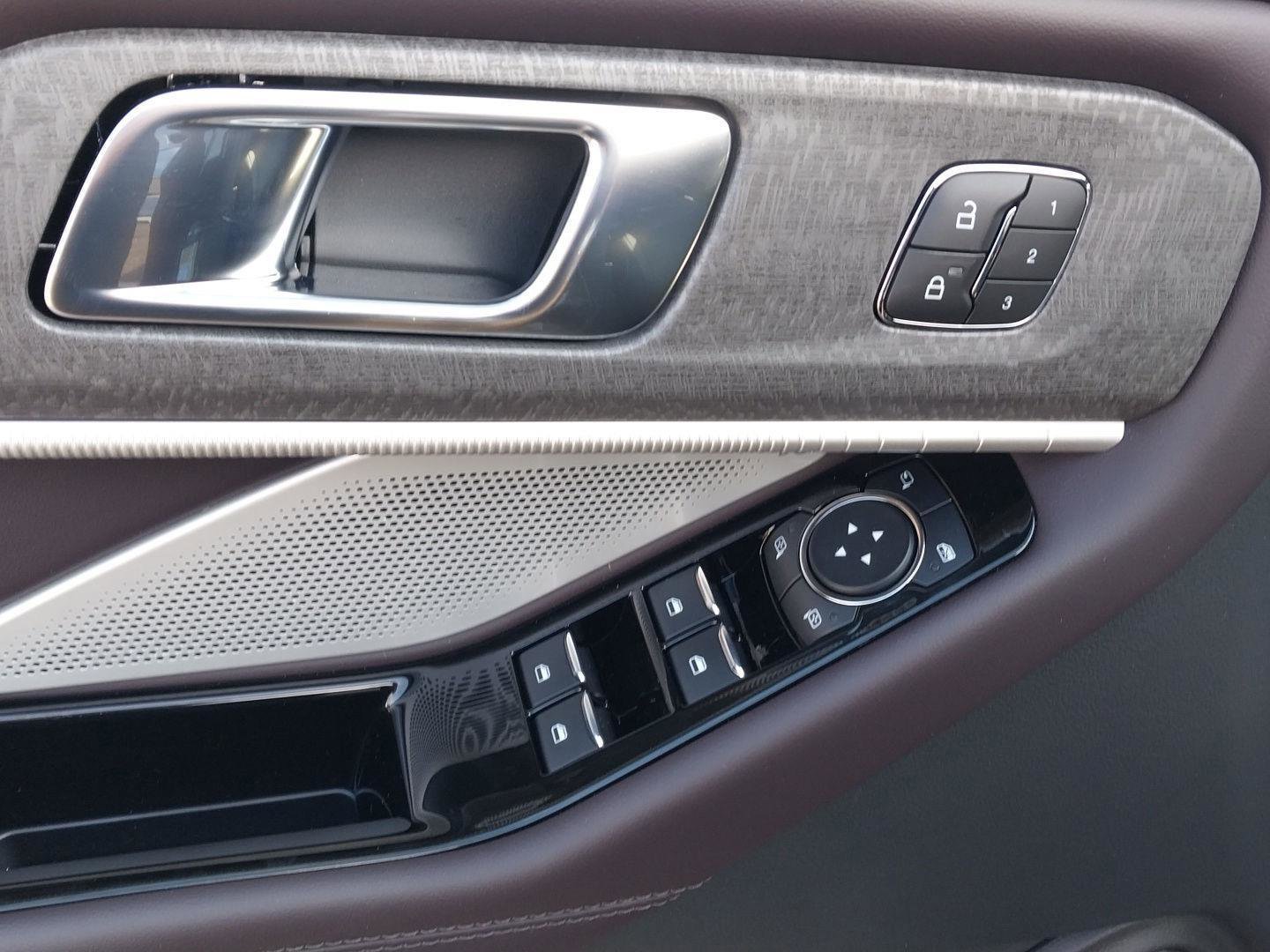 New 2026 Ford Explorer Platinum image 7