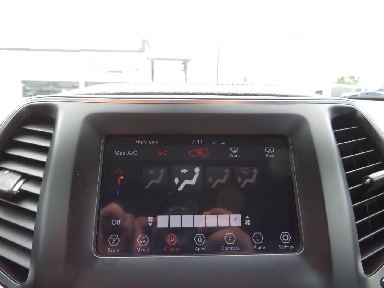 Used 2020 Jeep Cherokee Latitude Plus FWD image 17