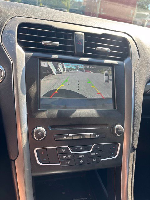 Used 2018 Ford Fusion SE w/ Fusion SE Technology Package FWD image 10