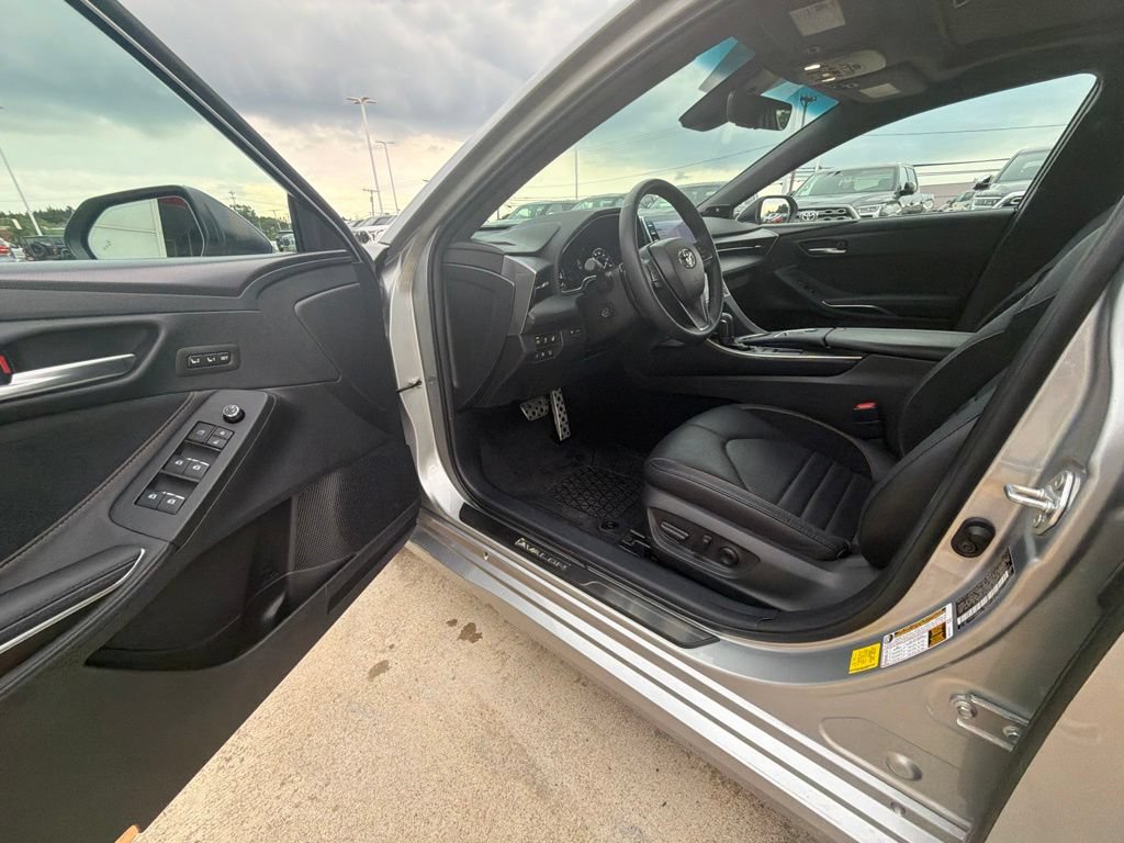 Used 2021 Toyota Avalon Touring w/ Advanced Safety Package FWD image 15
