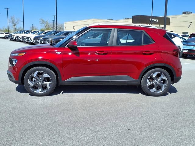 Certified 2025 Hyundai Venue SEL FWD image 3