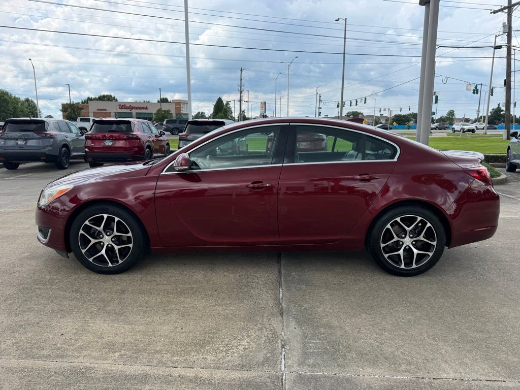 Used 2017 Buick Regal Sport Touring FWD image 2