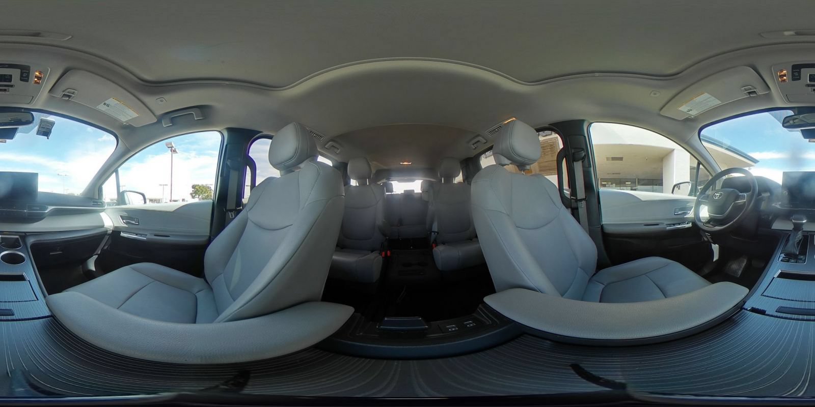 Used 2025 Toyota Sienna XLE FWD image 43