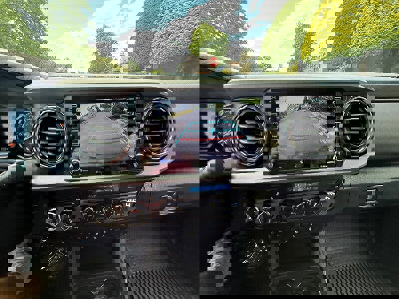 Used 2022 Toyota Tacoma TRD Sport w/ Technology Package image 21