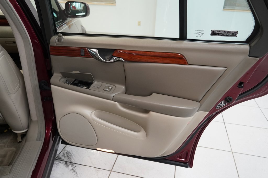 Used 2000 Cadillac De Ville w/ Comfort/Convenience Pkg image 30
