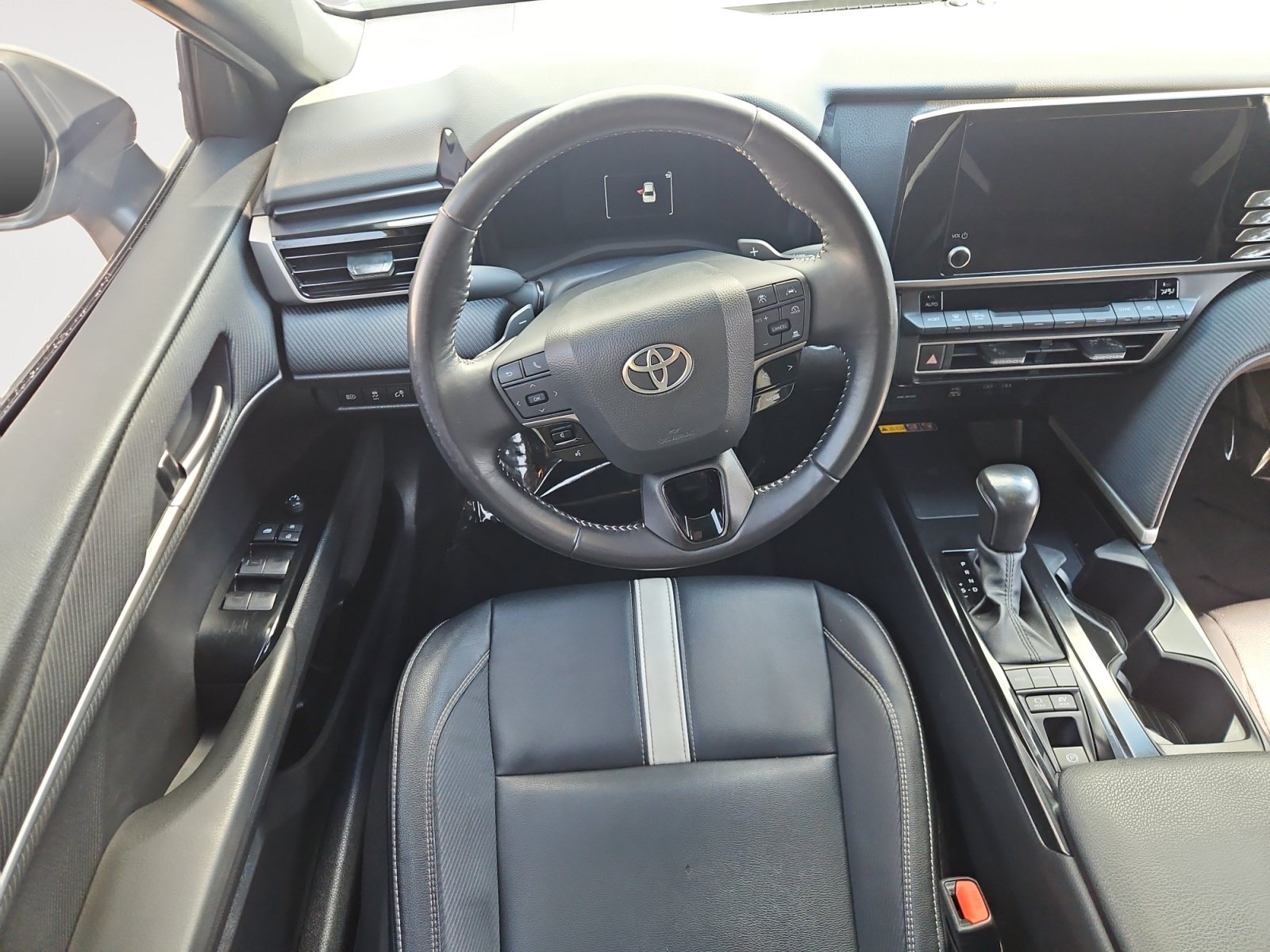 Used 2025 Toyota Camry SE FWD image 10