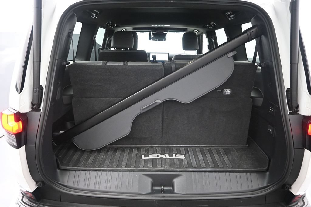 Used 2024 Lexus GX 550 w/ Accessory Package (31) AWD/4WD image 37