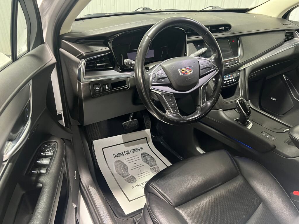 Used 2019 Cadillac XT5 Luxury w/ LPO, Black Ice Package image 2