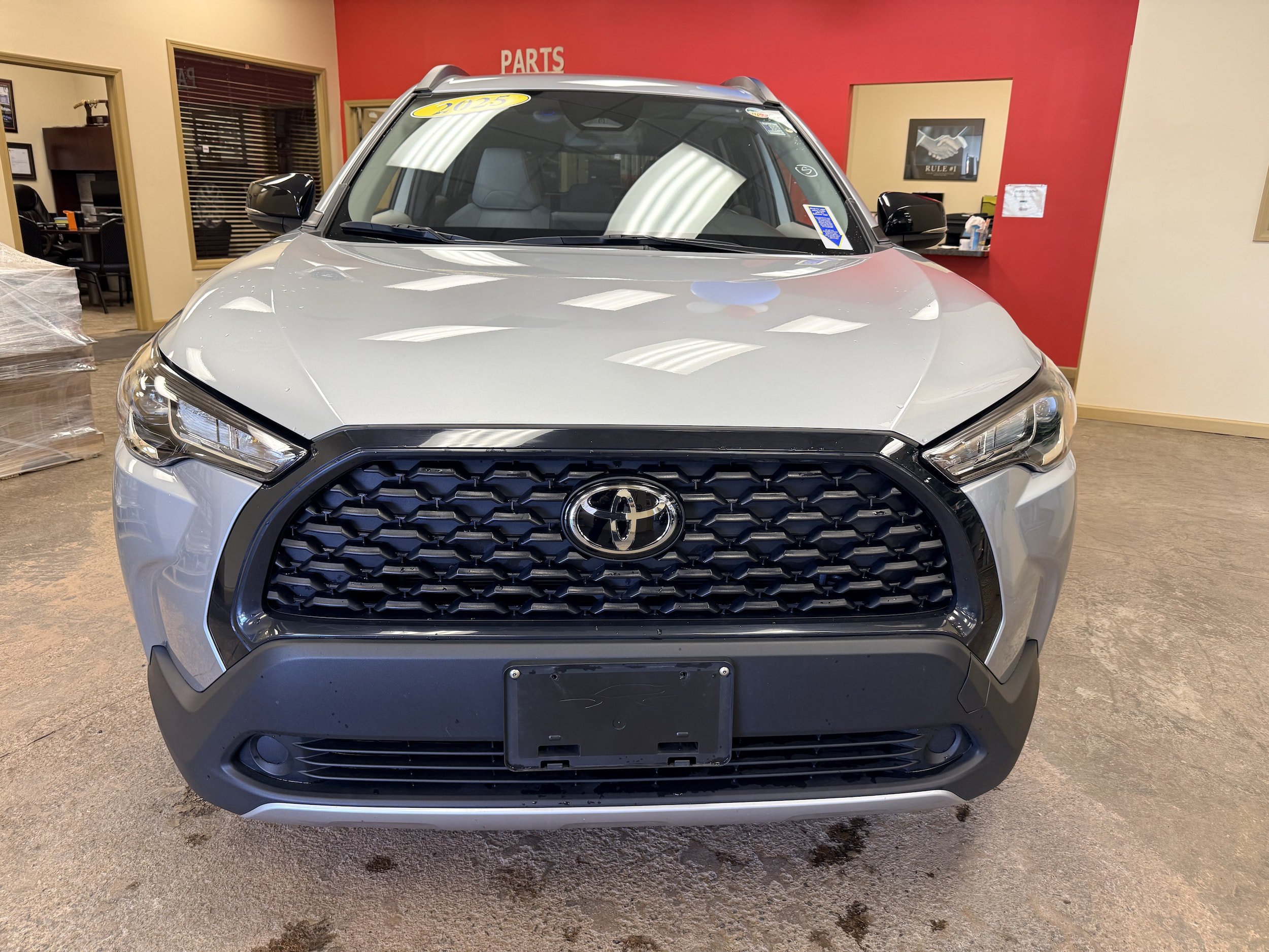 Used 2025 Toyota Corolla Cross LE AWD/4WD image 2