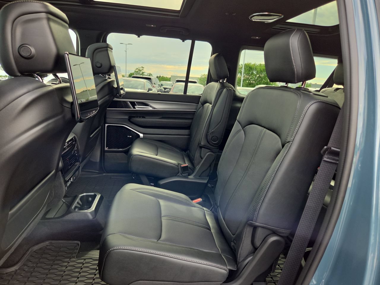 New 2026 Jeep Grand Wagoneer L Limited AWD/4WD image 17