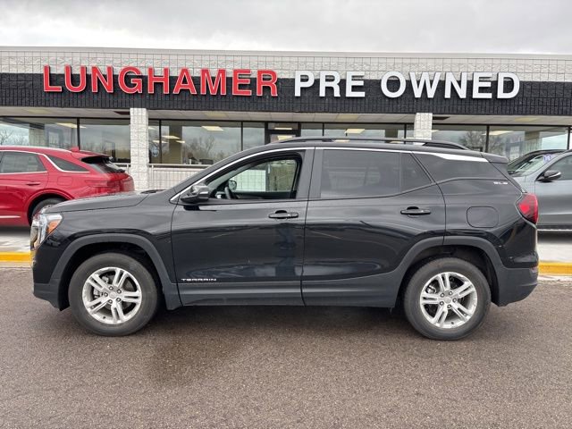 Used 2023 GMC Terrain SLE w/ Driver Convenience Package image 11