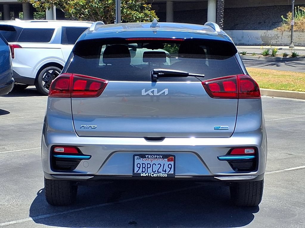 Certified 2022 Kia Niro EX FWD image 4