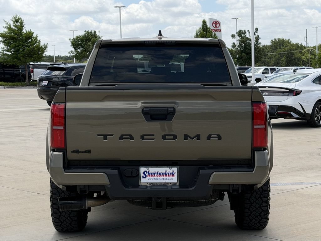 Used 2025 Toyota Tacoma TRD Sport AWD/4WD image 5