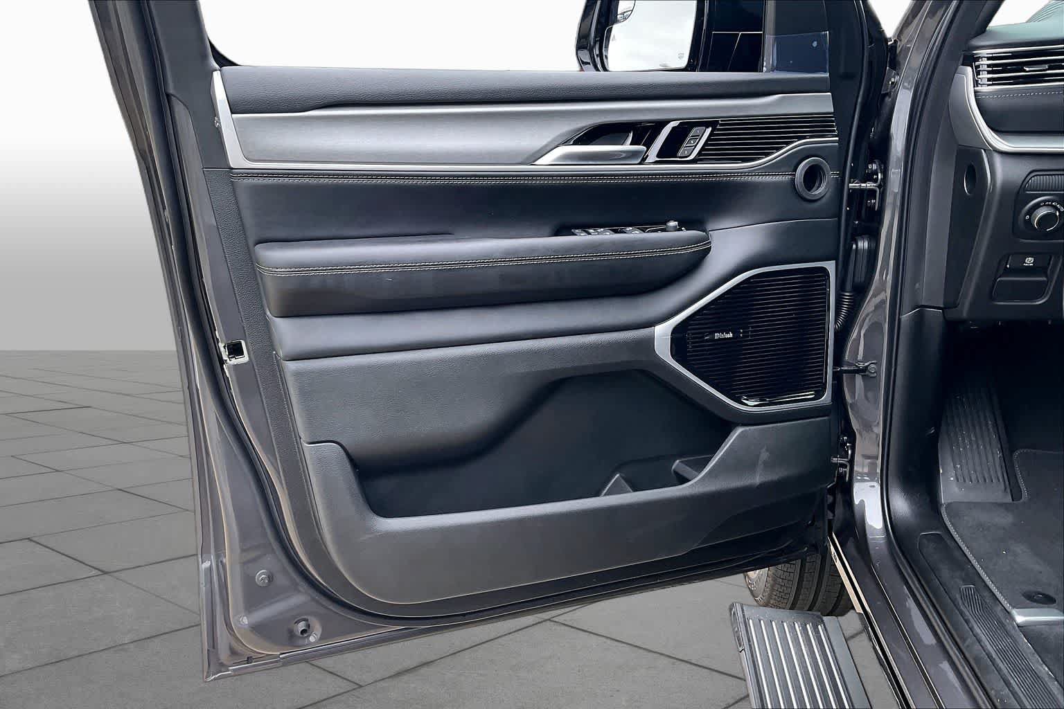New 2026 Jeep Grand Wagoneer L Limited AWD/4WD image 10