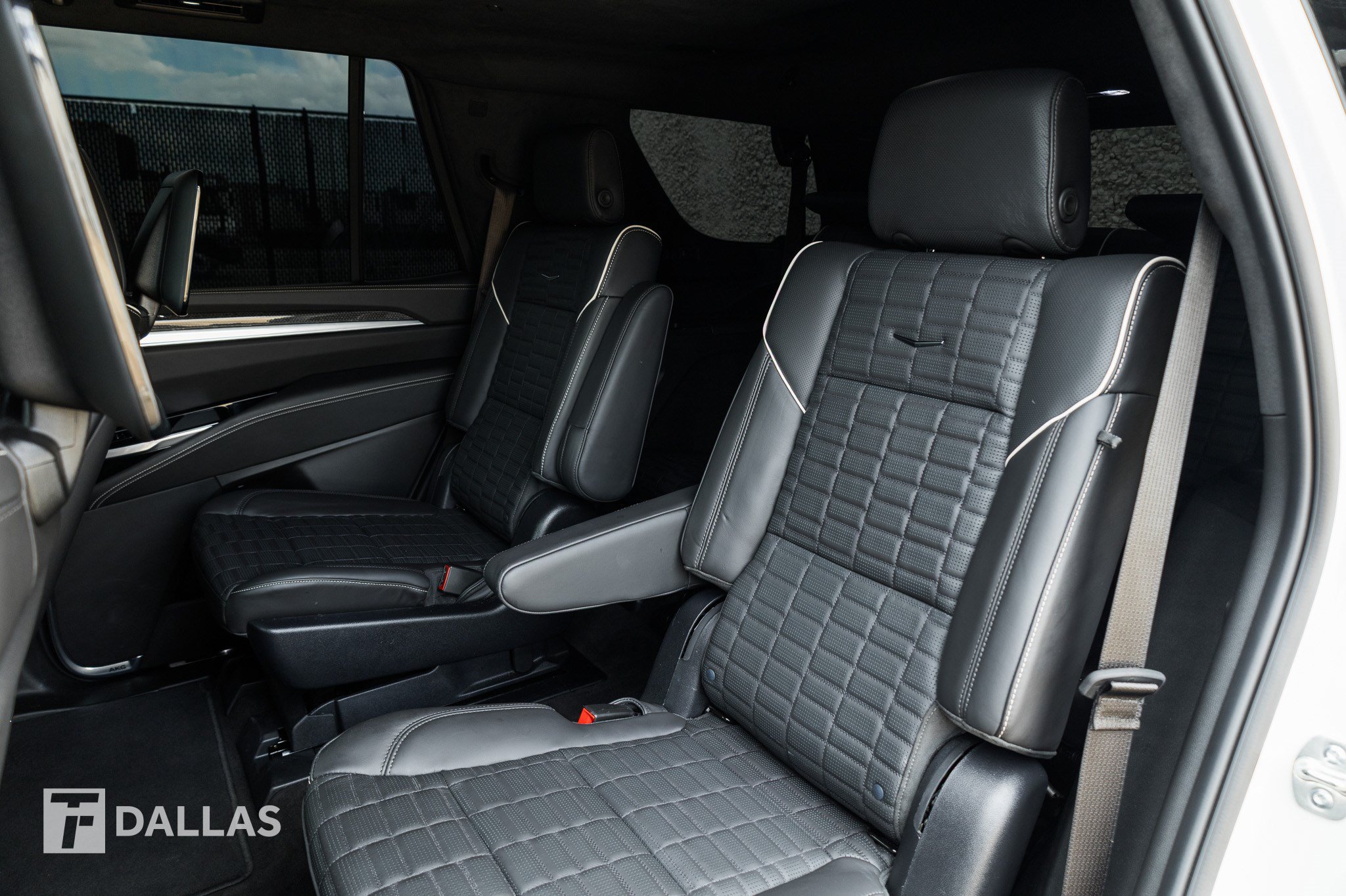 Used 2025 Cadillac Escalade V w/ LPO, ONYX Package AWD/4WD image 31