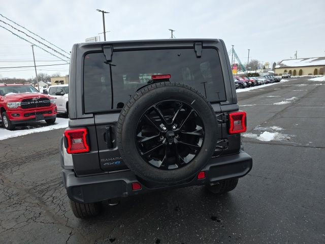Used 2025 Jeep Wrangler Unlimited Sahara w/ Safety Group image 5